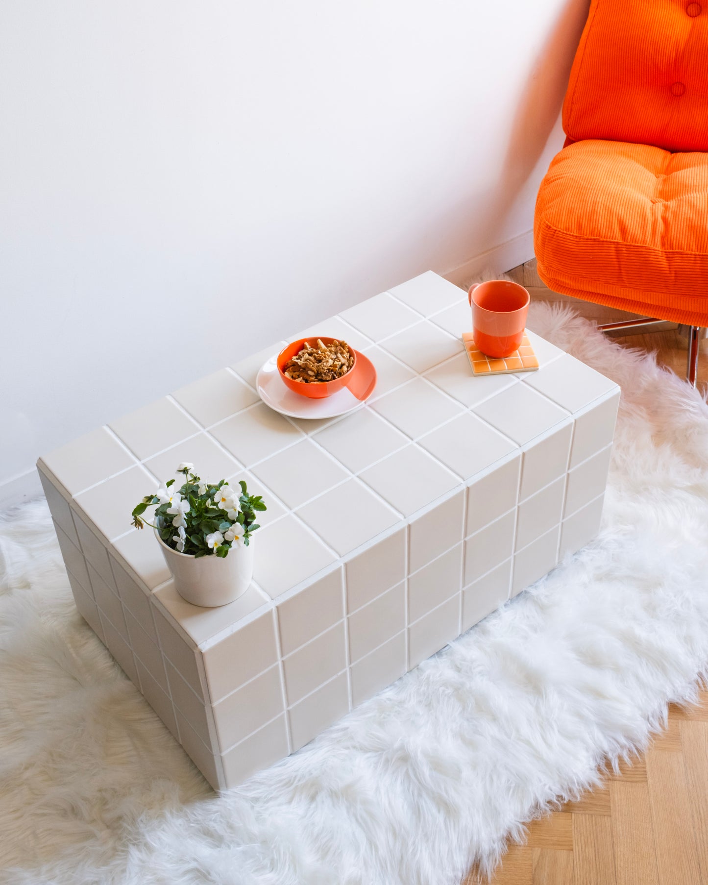 Table basse design en céramique blanc ivoire mat – CAPSULE