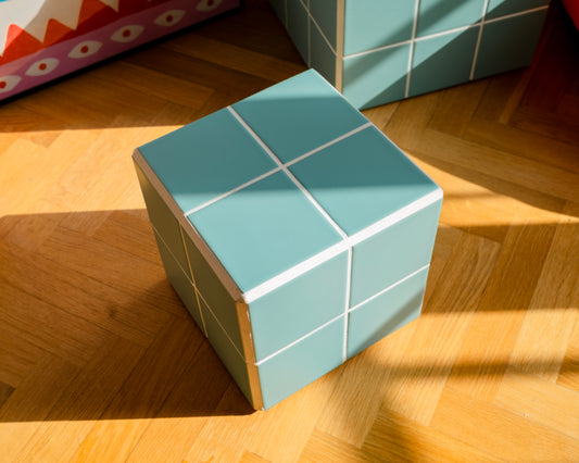 Cube décoratif en céramique bleu clair mat – UBIK 20